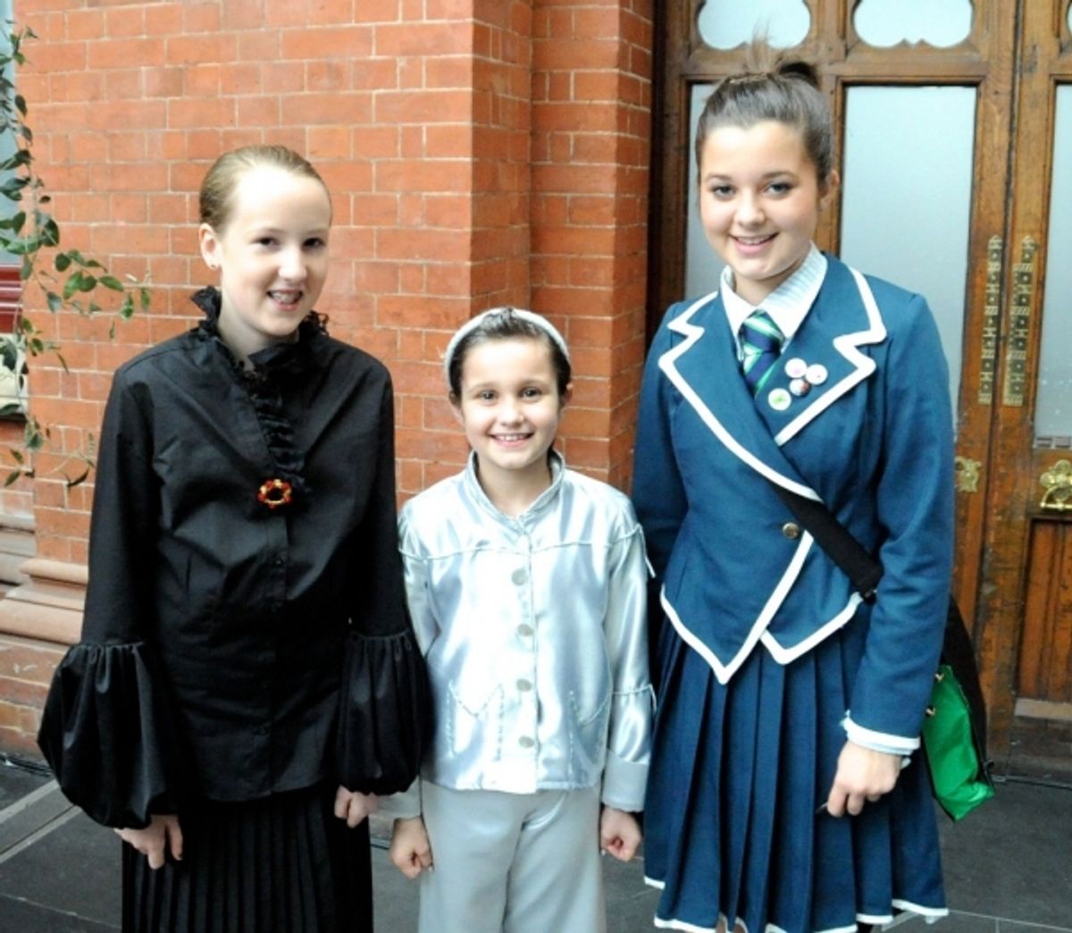 Ella Winch - Nessa, Lori Wright - Boq & Carys Wright - Shiz Student at 